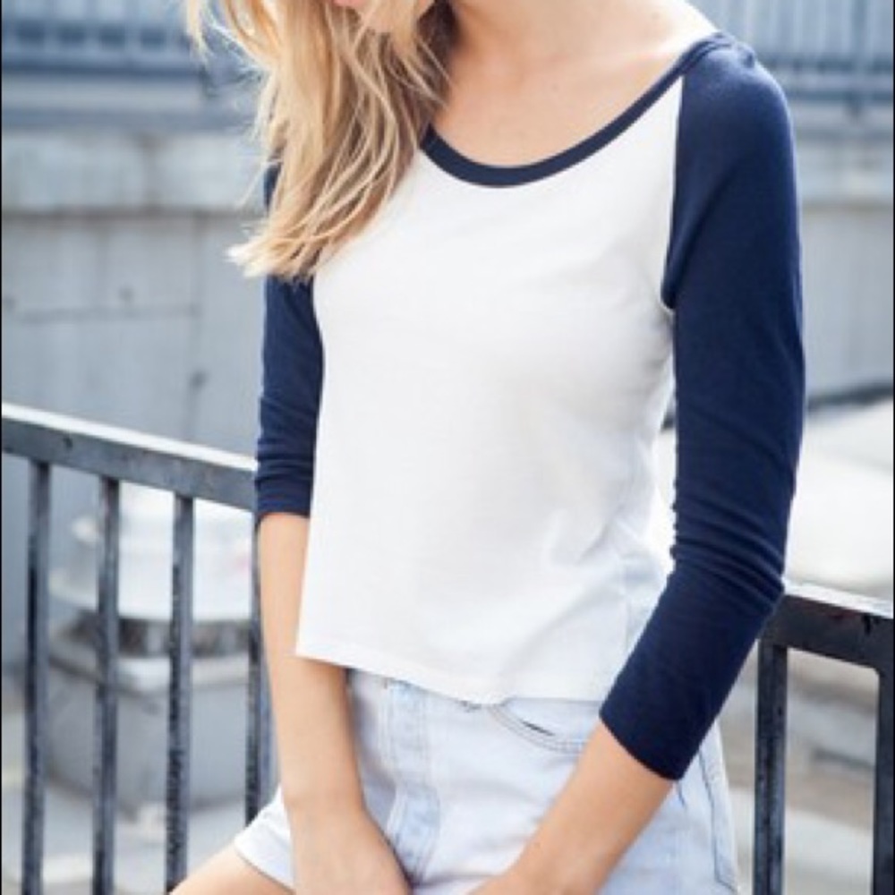 BRANDY MELVILLE “John Galt” cropped baseball tee!